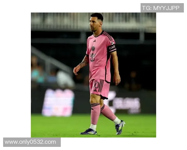 世界足球鞋最长球星排名揭秘 这些球员的鞋子让你大开眼界