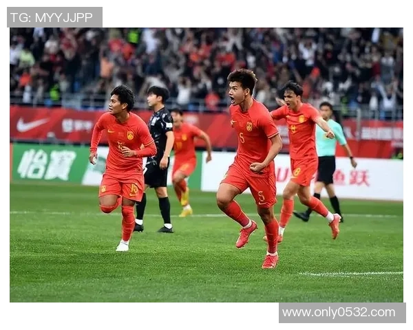 中国足球球星头发黑引发热议展现活力形象让球迷感受全新风采