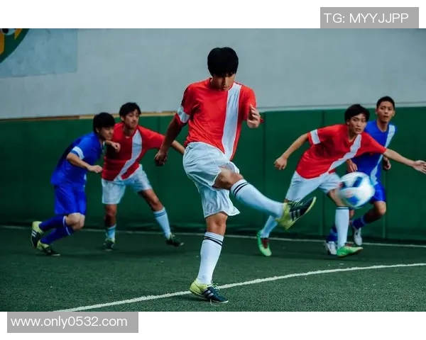 篮球巨星热衷追逐足球偶像的背后故事与跨界文化碰撞分析